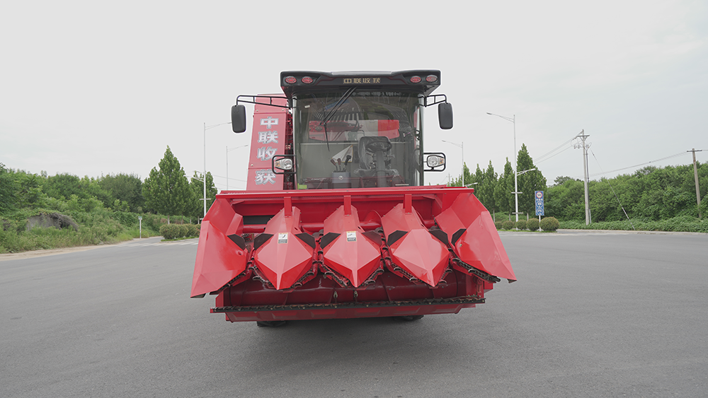 永利娱乐城4YZJ-4型自走式玉米穗茎收获机